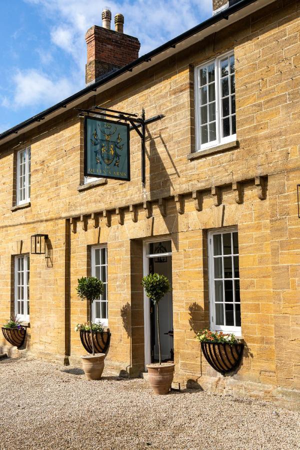 The Queens Arms Poyntington Exterior foto