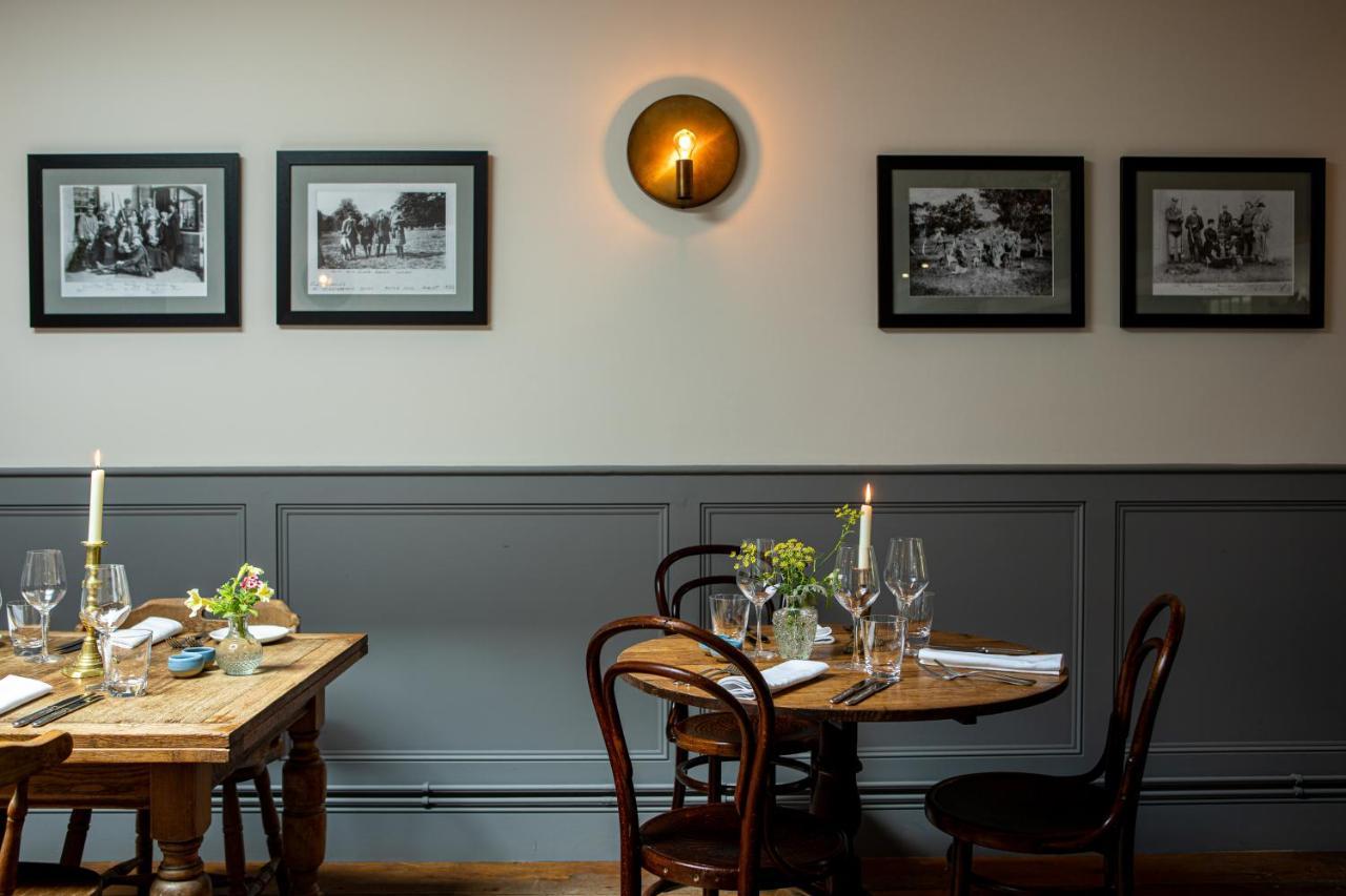 The Queens Arms Poyntington Exterior foto
